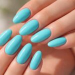 découvrez comment sublimer vos mains avec des ongles en gel turquoise éclatant, pour un look moderne et élégant qui attire tous les regards.