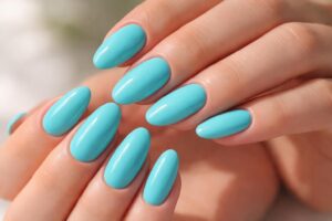 découvrez comment sublimer vos mains avec des ongles en gel turquoise éclatant, pour un look moderne et élégant qui attire tous les regards.