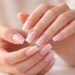 découvrez comment sublimer vos mains avec des ongles en gel élégants et durables, pour une beauté raffinée qui dure longtemps.