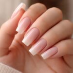 explorez le style tendance des ongles carrés en acrylique alliant élégance et solidité pour sublimer vos mains avec charme et durabilité.