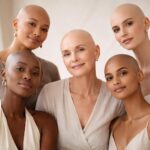 découvrez la beauté unique et la force inspirante des femmes sans cheveux, célébrant leur confiance et leur authenticité avec élégance.