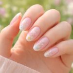 découvrez des idées de nail art printanier avec des motifs floraux pour sublimer vos ongles et célébrer l'arrivée du printemps avec élégance et fraîcheur.