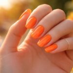découvrez les tendances manucure de l'été avec des nuances d'orange éclatant pour des ongles lumineux et audacieux. osez la couleur et illuminez votre style estival !