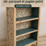 Chutes de parquet et papier peint sur une table de bricolage, prêtes à être réutilisées.