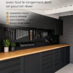 Cabanon transformé en atelier de rêve avec des solutions de rangement pratiques.
