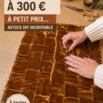 Coussins faits maison colorés disposés sur un canapé moderne