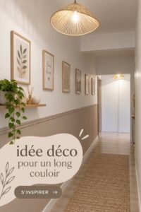 Un couloir décoré avec des œuvres d'art et un éclairage chaleureux.