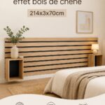 Tête de lit en bois de chêne dans une chambre élégante et chaleureuse